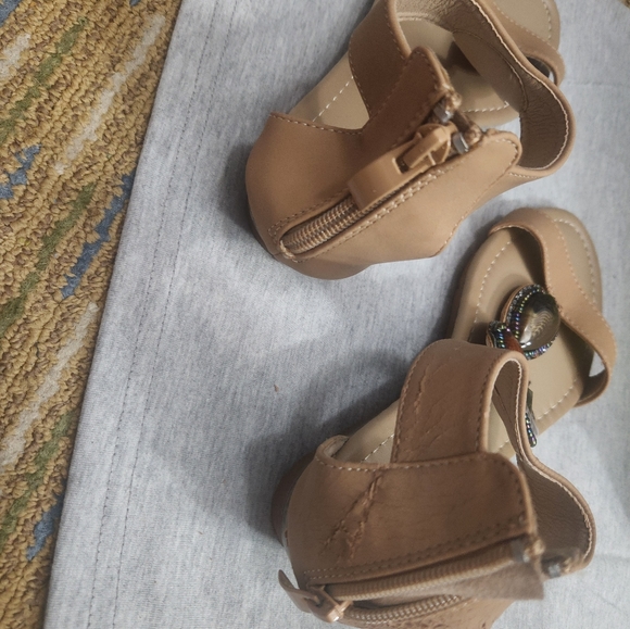 Sandals - Picture 2 of 4